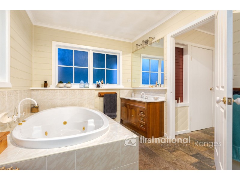 1 Brisbanes Road, Cockatoo VIC 3781