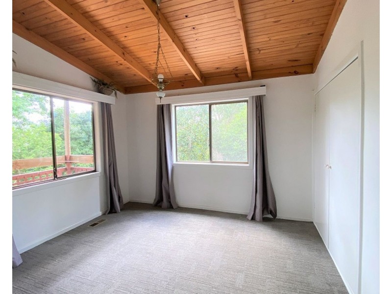 32 Belgrave-Gembrook Road, Cockatoo VIC 3781