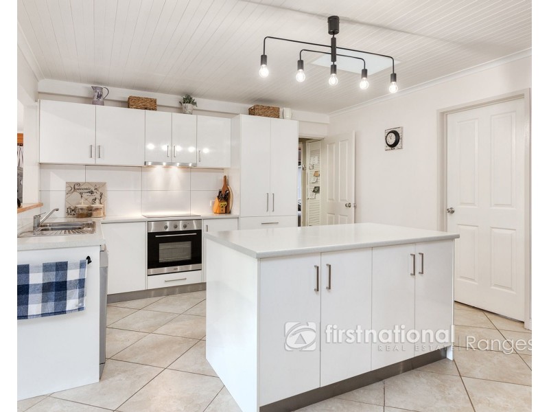 4 Cockatoo Avenue, Cockatoo VIC 3781