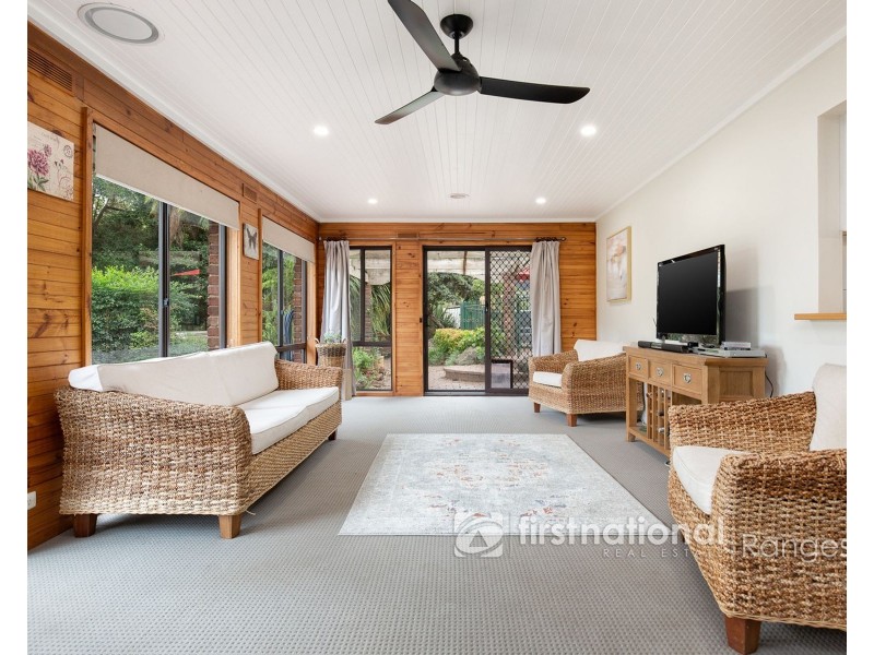 4 Cockatoo Avenue, Cockatoo VIC 3781