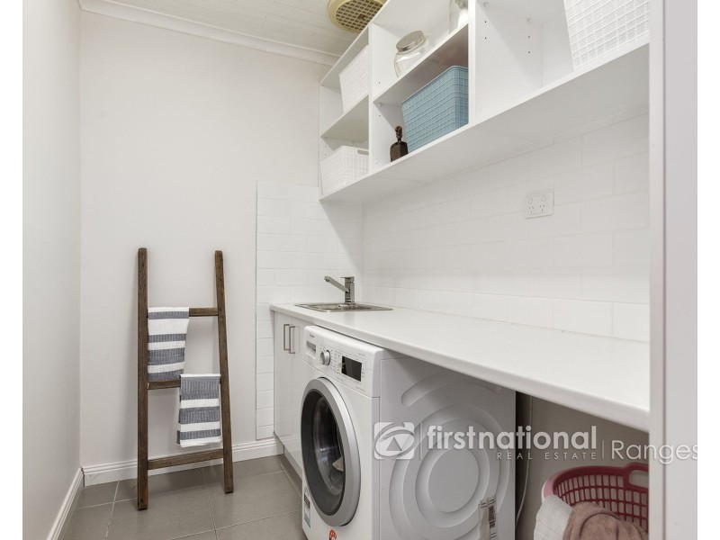 4 Cockatoo Avenue, Cockatoo VIC 3781