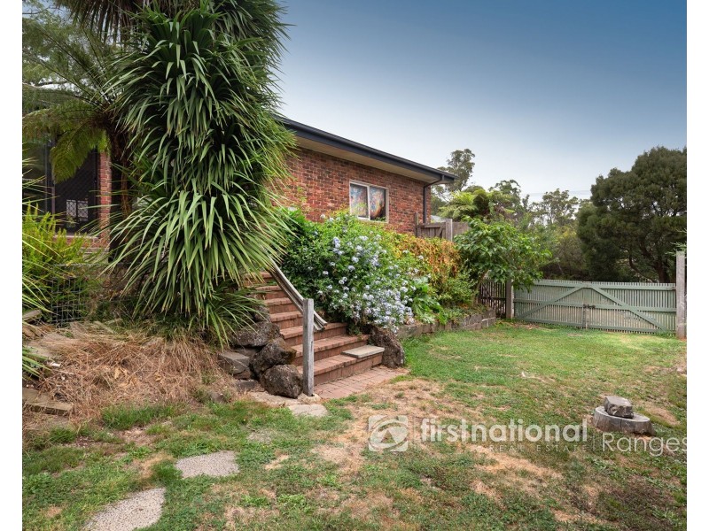 4 Cockatoo Avenue, Cockatoo VIC 3781