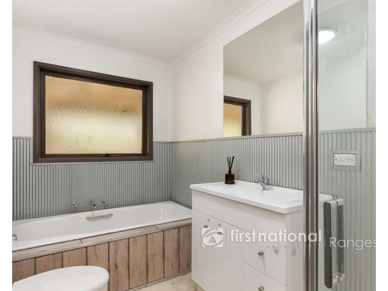 76 First Avenue, Cockatoo VIC 3781