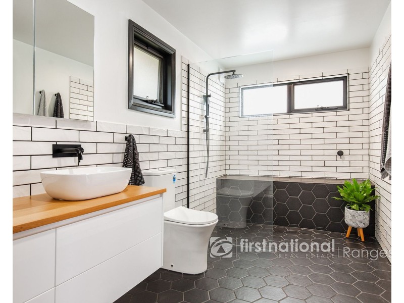 16 Fairway Road, Emerald VIC 3782