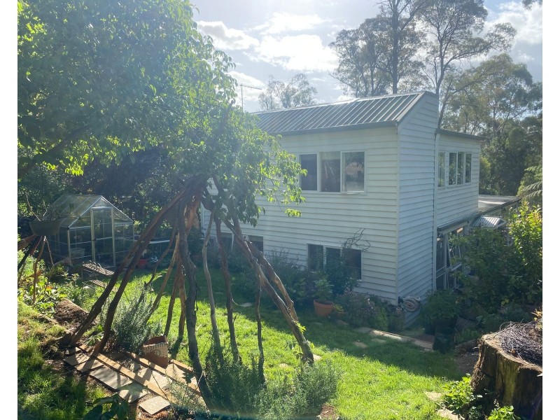 15 Charman Avenue, Emerald VIC 3782