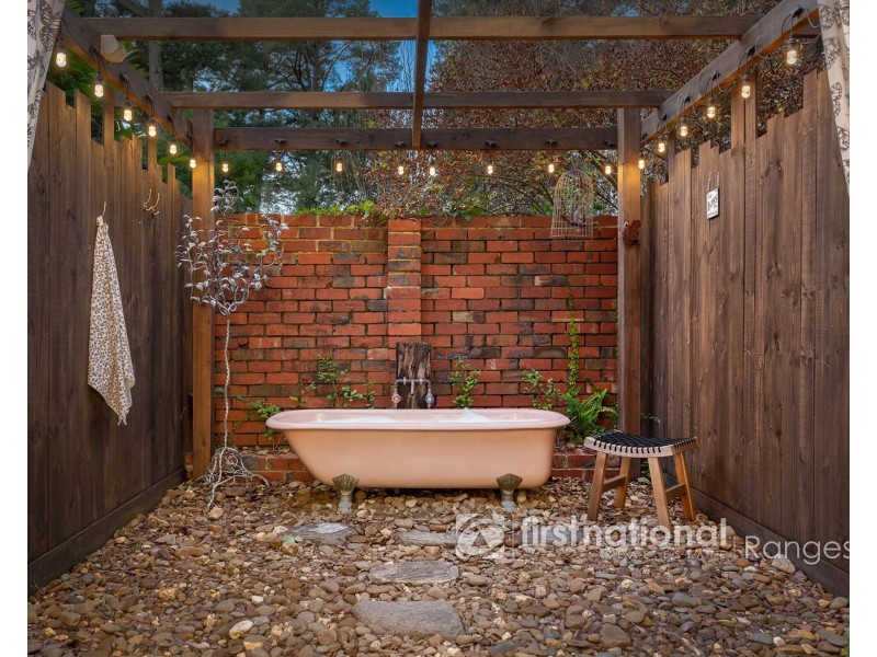 6 Station Avenue, Emerald VIC 3782
