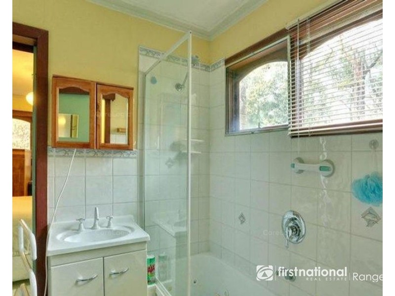 24 Mackenzie Street, Cockatoo VIC 3781