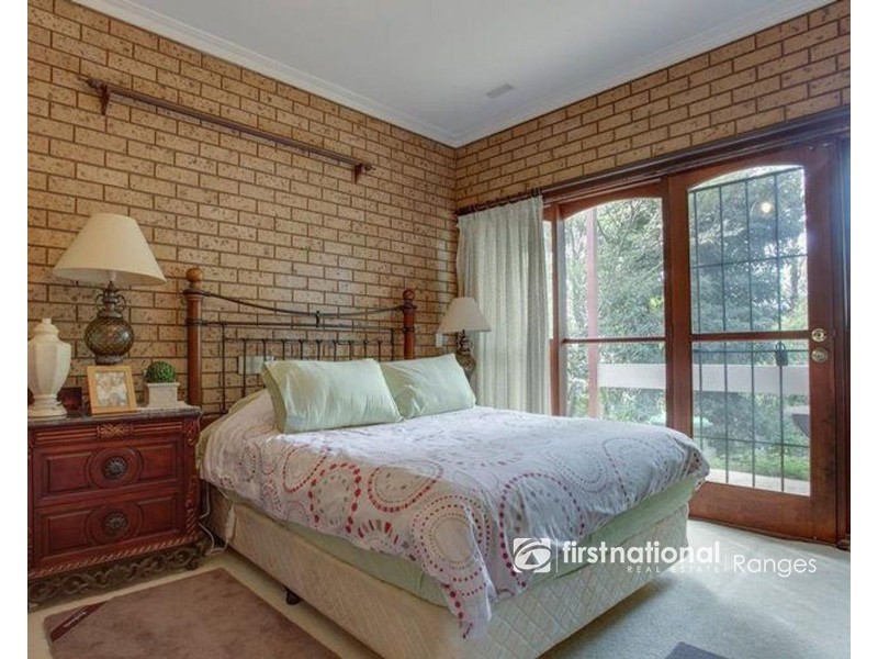 24 Mackenzie Street, Cockatoo VIC 3781