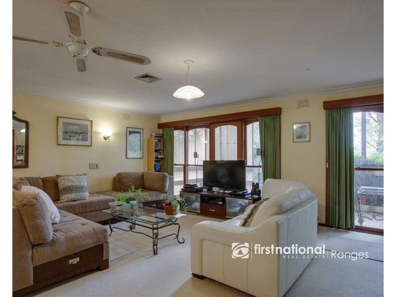 24 Mackenzie Street, Cockatoo VIC 3781