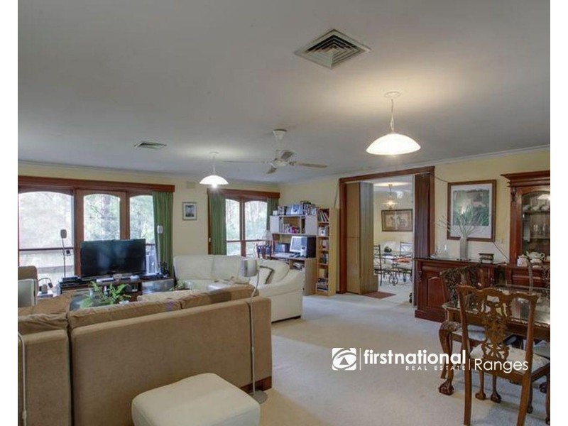 24 Mackenzie Street, Cockatoo VIC 3781