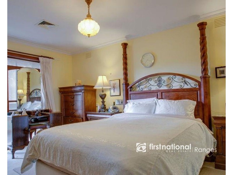 24 Mackenzie Street, Cockatoo VIC 3781