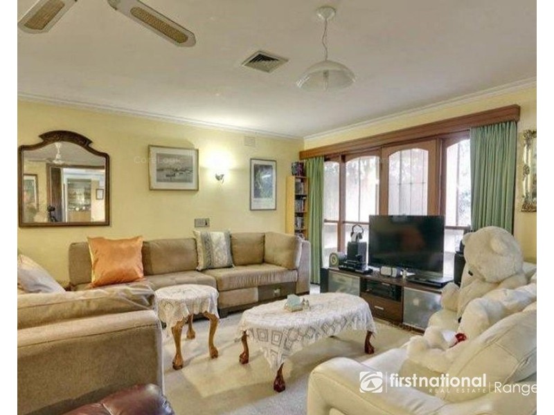 24 Mackenzie Street, Cockatoo VIC 3781