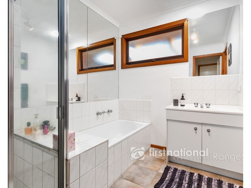 1/4 Veronica Street, Ferntree Gully VIC 3156