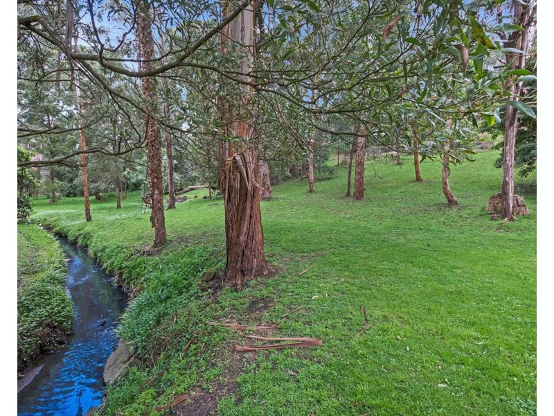 48 Thompson Road, Upwey VIC 3158