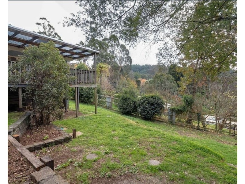 3 Outlook Drive, Kalorama VIC 3766