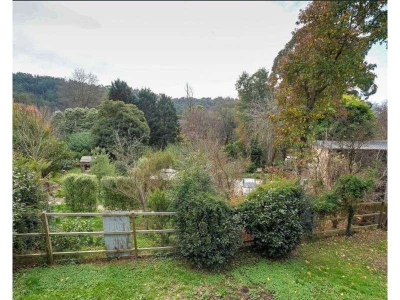 3 Outlook Drive, Kalorama VIC 3766