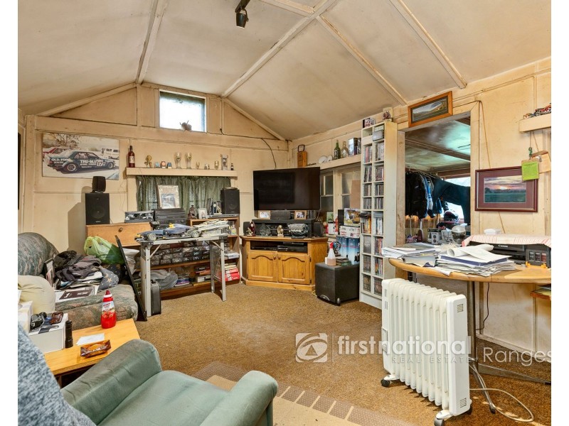 3 Salisbury Avenue, Cockatoo VIC 3781