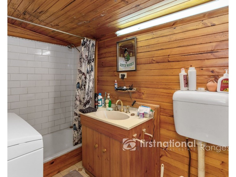 3 Salisbury Avenue, Cockatoo VIC 3781