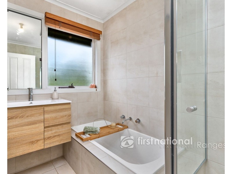 41 Second Avenue, Cockatoo VIC 3781