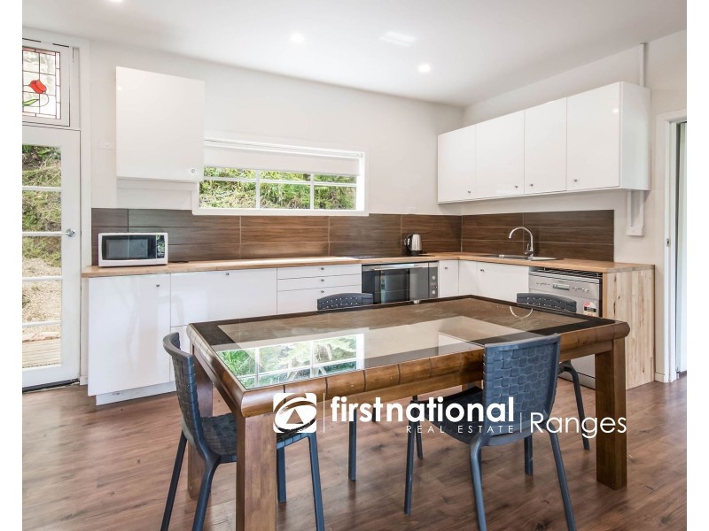 8 Eveline Road, Selby VIC 3159