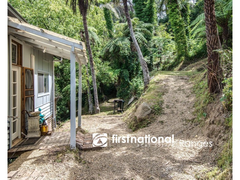 8 Eveline Road, Selby VIC 3159