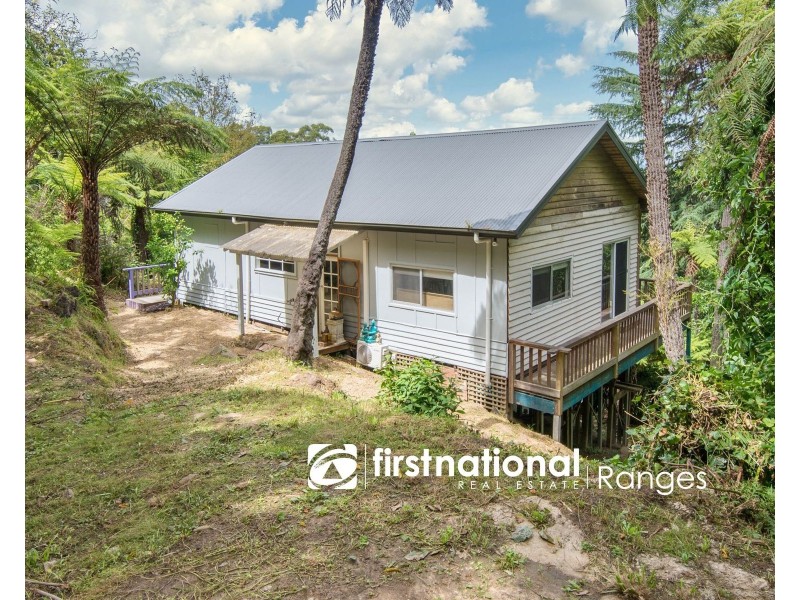 8 Eveline Road, Selby VIC 3159