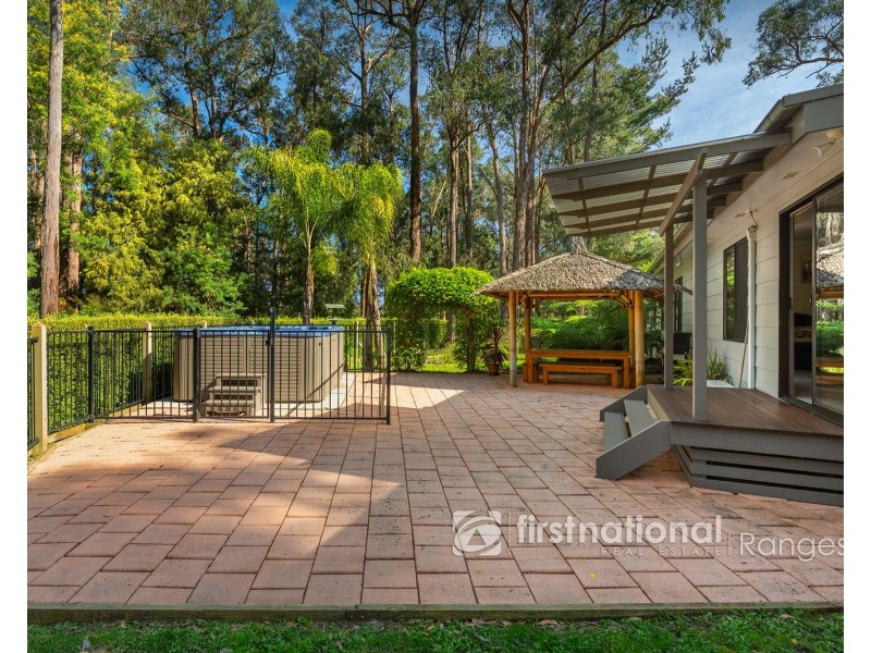 28 Mountain Road, Cockatoo VIC 3781