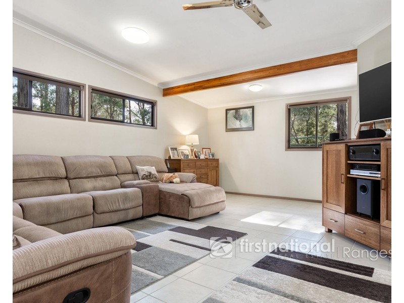 28 Mountain Road, Cockatoo VIC 3781