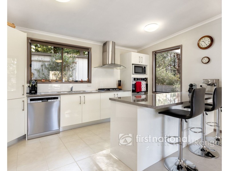 28 Mountain Road, Cockatoo VIC 3781