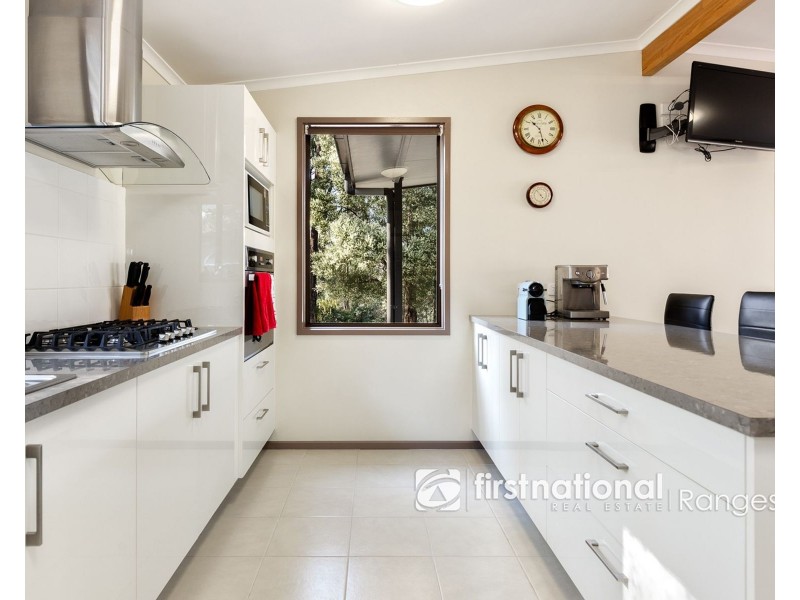 28 Mountain Road, Cockatoo VIC 3781