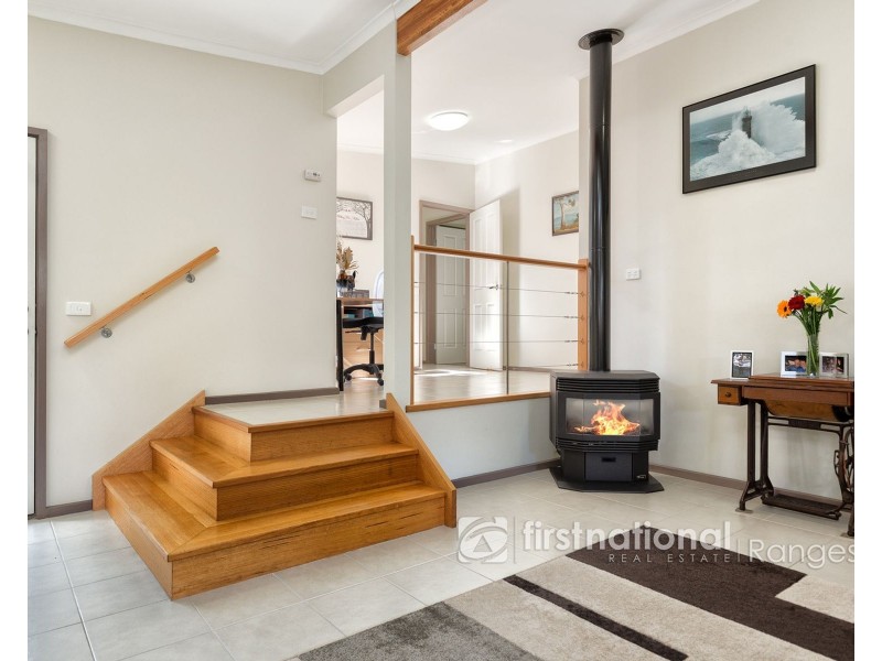 28 Mountain Road, Cockatoo VIC 3781