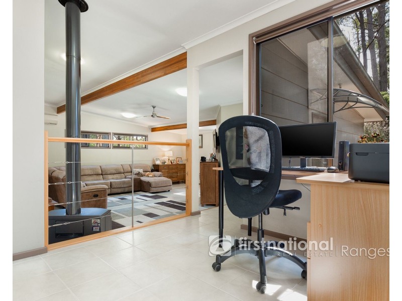 28 Mountain Road, Cockatoo VIC 3781