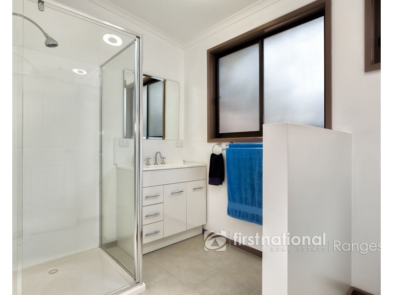 28 Mountain Road, Cockatoo VIC 3781