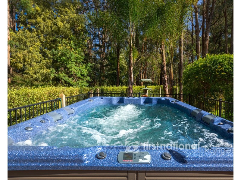 28 Mountain Road, Cockatoo VIC 3781