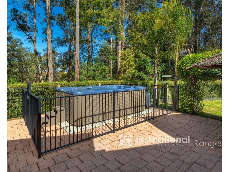 28 Mountain Road, Cockatoo VIC 3781