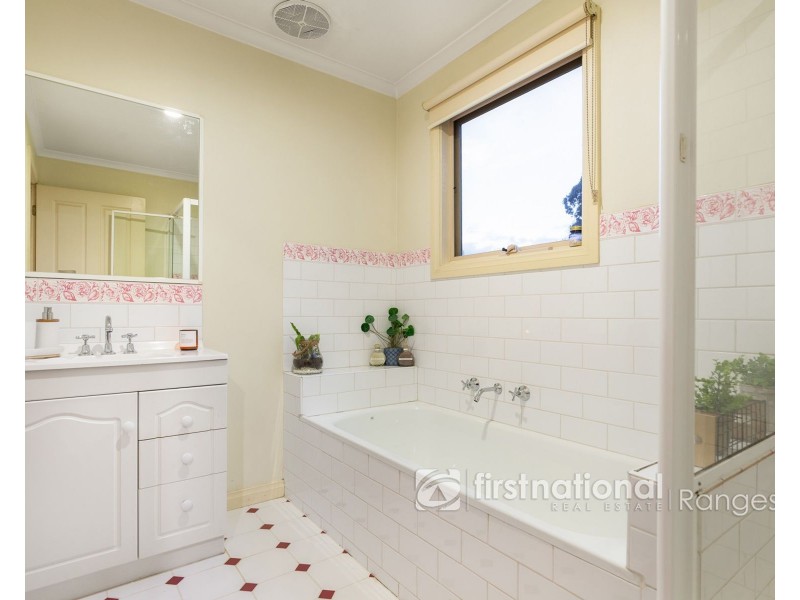 84 Woori Yallock Road, Cockatoo VIC 3781