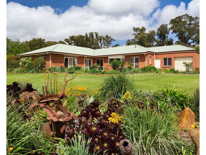 265 Mountain Road, Gembrook VIC 3783