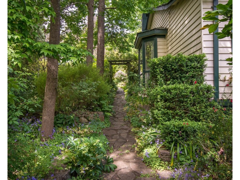 4-6 The Avenue, Upwey VIC 3158