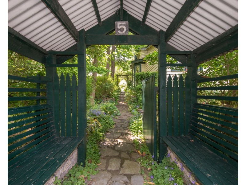 4-6 The Avenue, Upwey VIC 3158