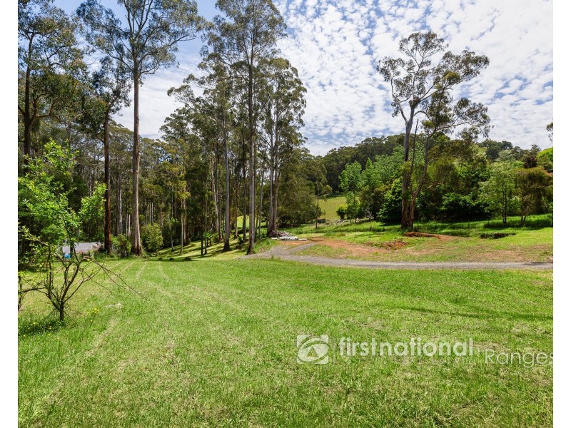 8 Doonaha Road, Cockatoo VIC 3781