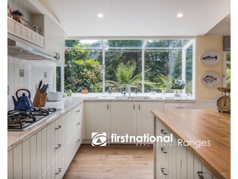 9 Woodlands Avenue, Sassafras VIC 3787