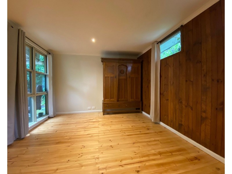 9 Glen Road, Cockatoo VIC 3781