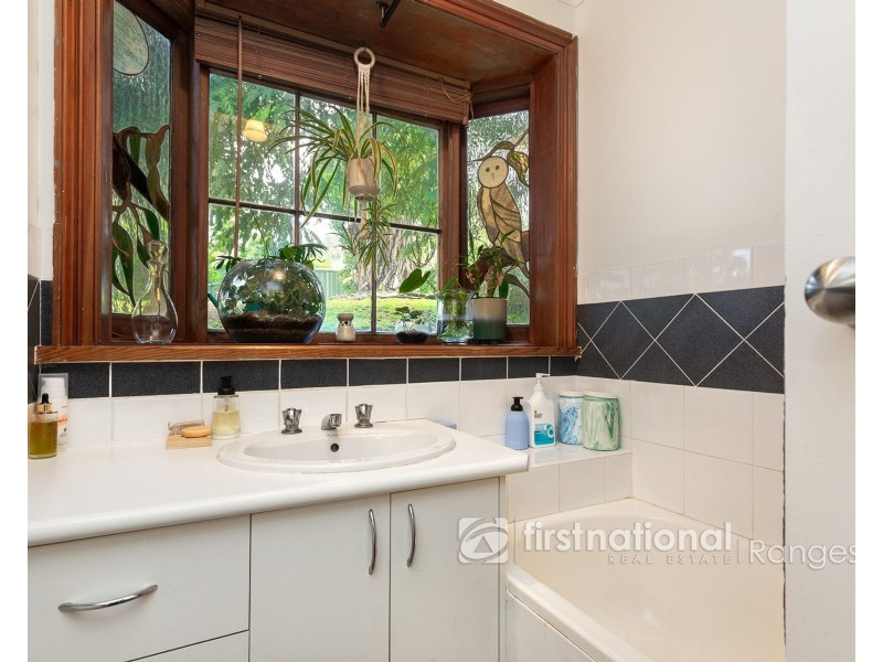 18 Devon Avenue, Cockatoo VIC 3781
