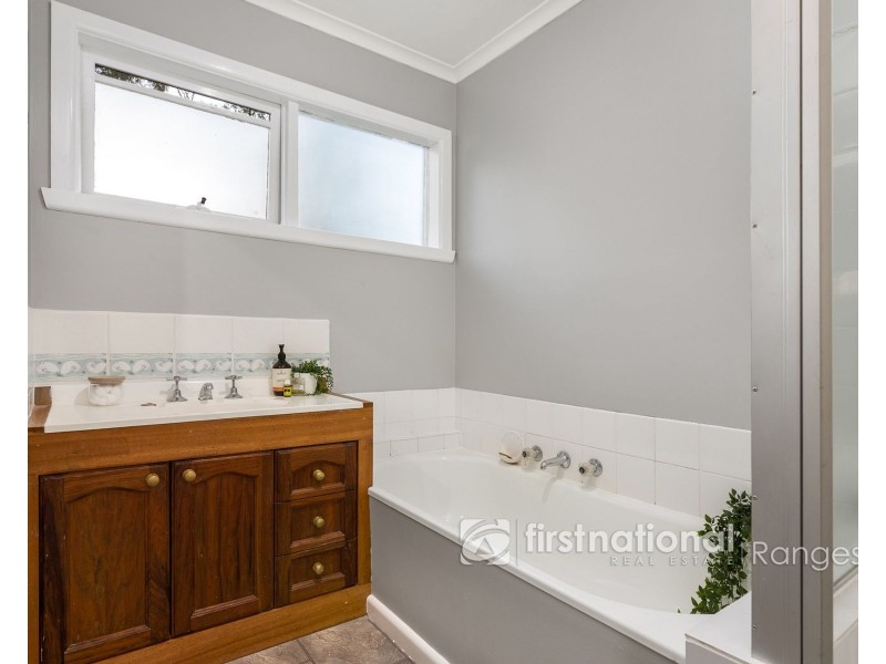 15 Allenby Avenue, Cockatoo VIC 3781