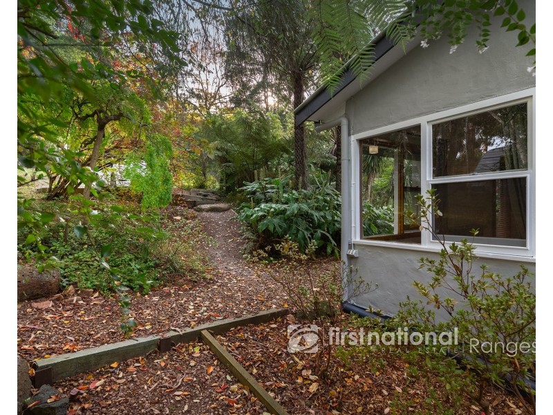 4 Suffolk Avenue, Cockatoo VIC 3781