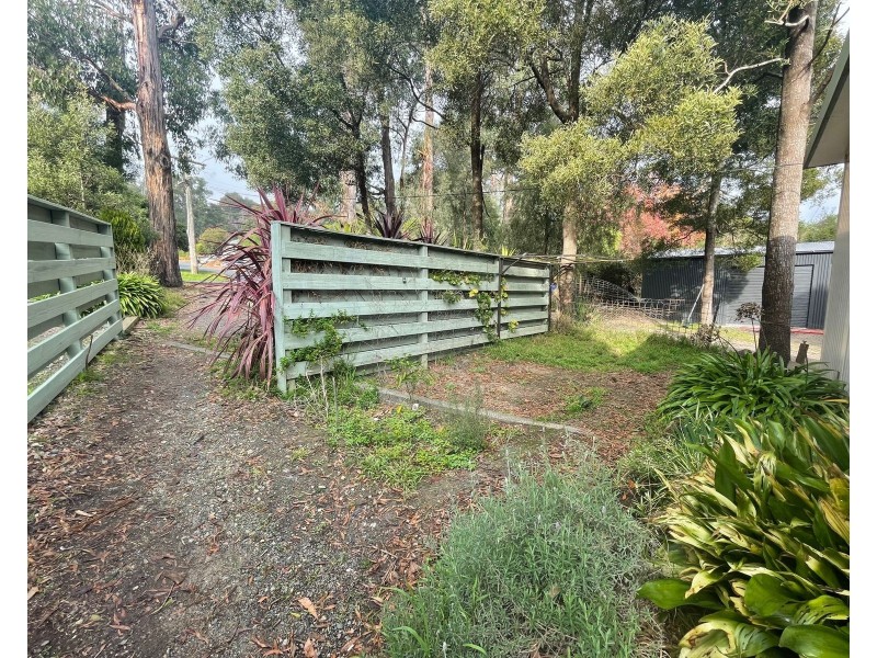 1/111 Woori Yallock Road, Cockatoo VIC 3781
