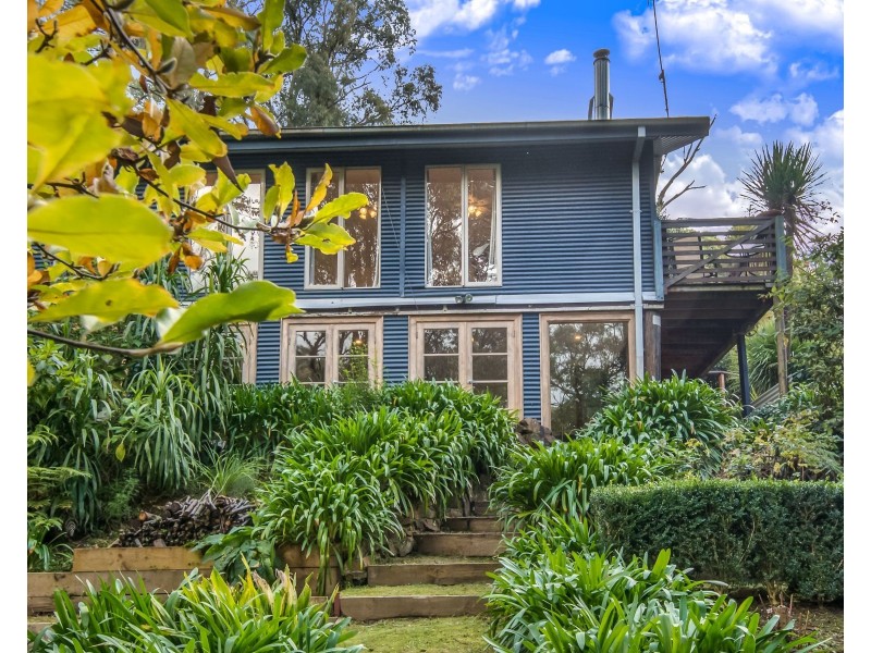 17 Fern Gully Road, Cockatoo VIC 3781