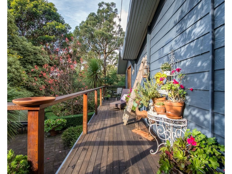 17 Fern Gully Road, Cockatoo VIC 3781