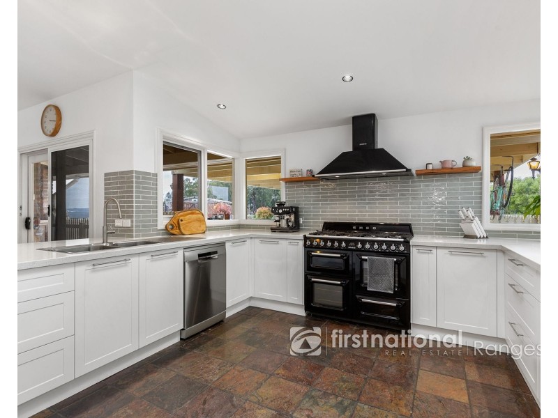 8 BRODRICK ROAD, Macclesfield VIC 3782