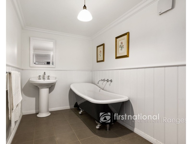 30 Fern Glade Drive, Emerald VIC 3782